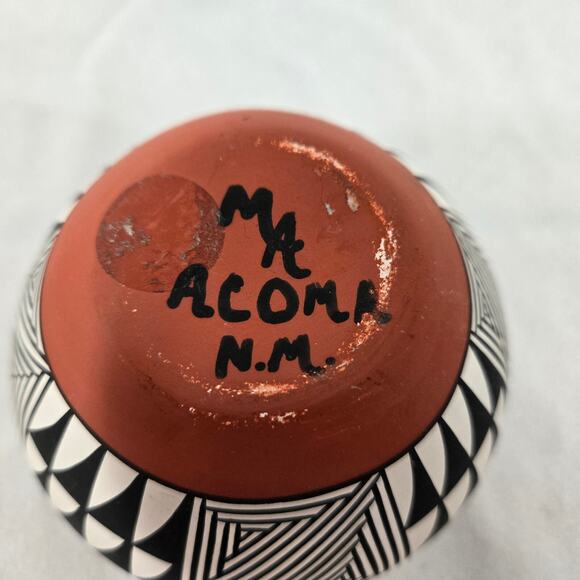 1950-60s Polychrome Pottery Olla Jar from Acoma, NM, Signed MA by Ma Aragon - Picture 11 of 13